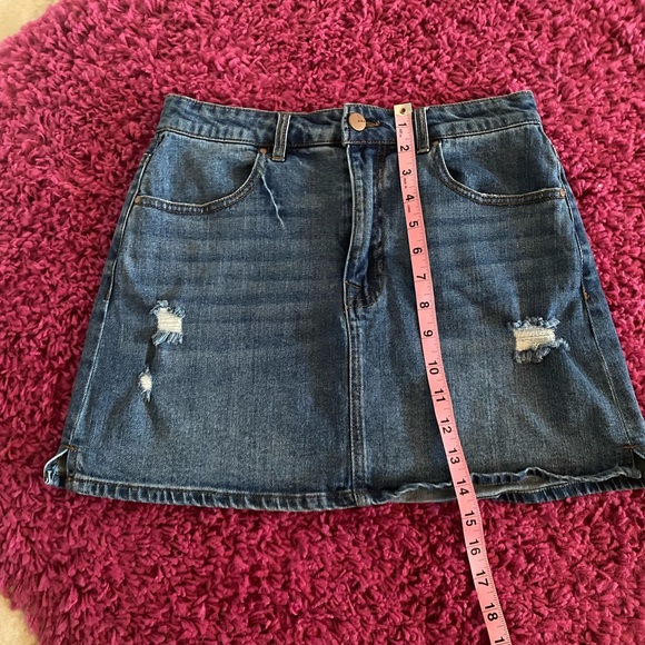 Francesca’s TGLA Distressed Jean Mini Skirt Size Small - Picture 4 of 7